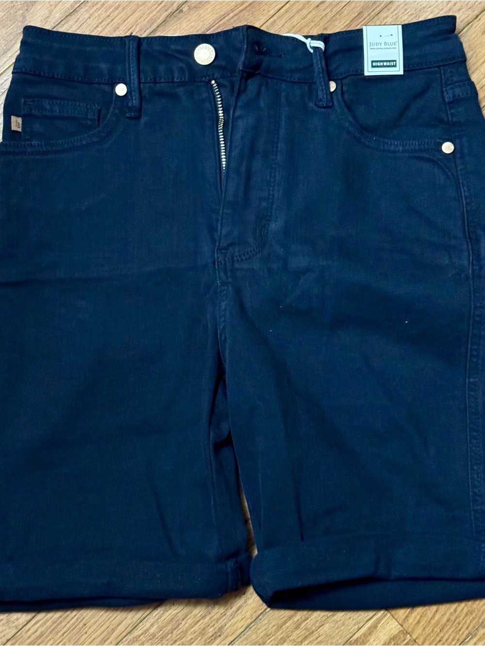 NWT Judy Blue Women’s Navy High-Rise Jean Shorts w/ Tummy Control Size Medium.